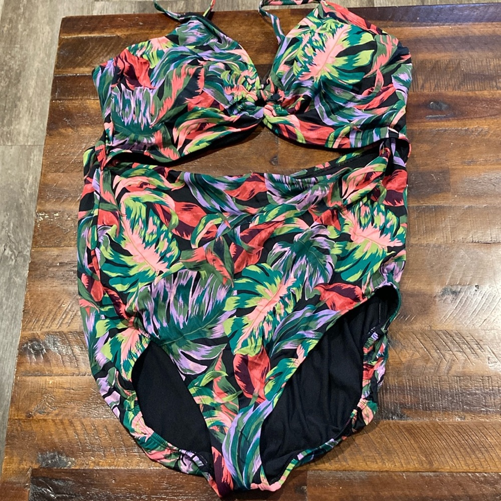 New Time and Tru one piece swimsuit 3X 24W-26W